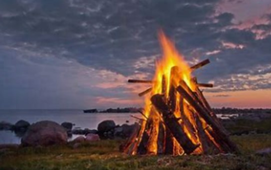 Voss – Beach Fire