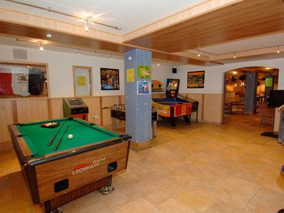 m_bobbypubsaalbach1