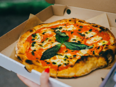 m_pizza_in_box
